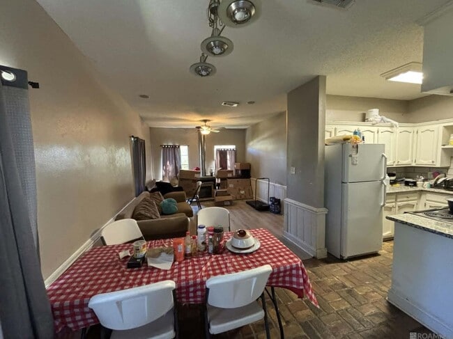 Photo - 10253 Stonehaven Ave