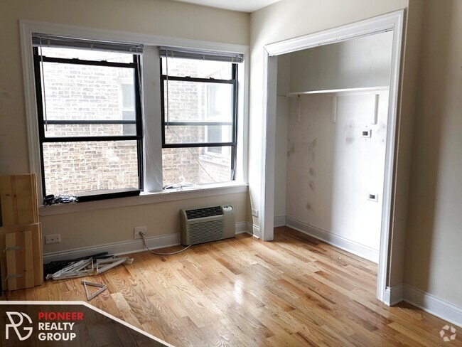 Building Photo - 835 W Wolfram St Rental
