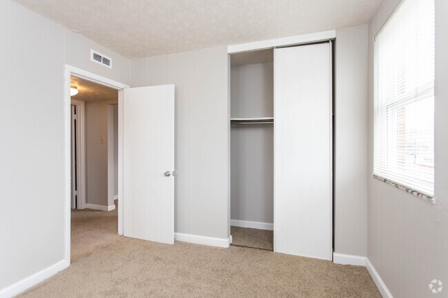 2BR, 1BA - 665 SF - Bedroom