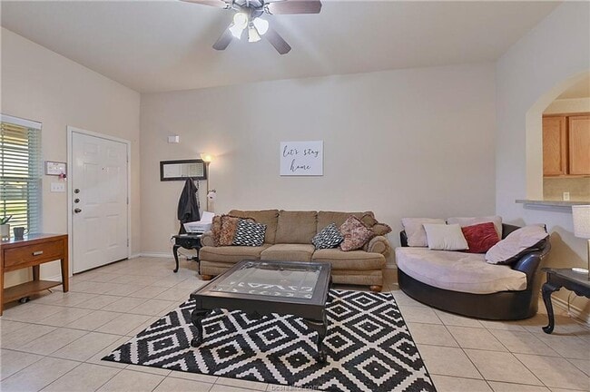 Photo - Available Aug 2026!! Great 3/3 Close to Ev...