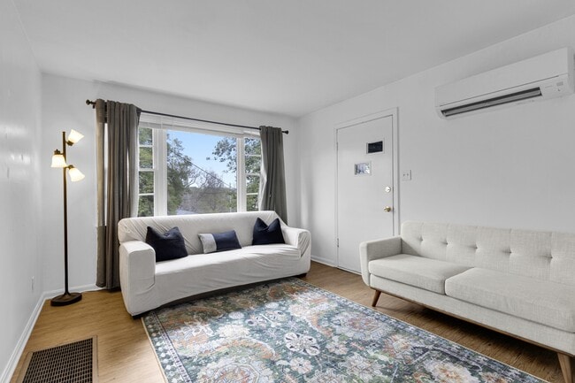 Building Photo - 305 Connell St