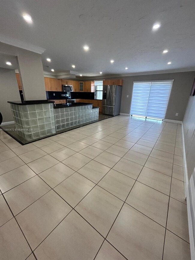 Building Photo - 8401 NW 8th St Unit 301 Rental