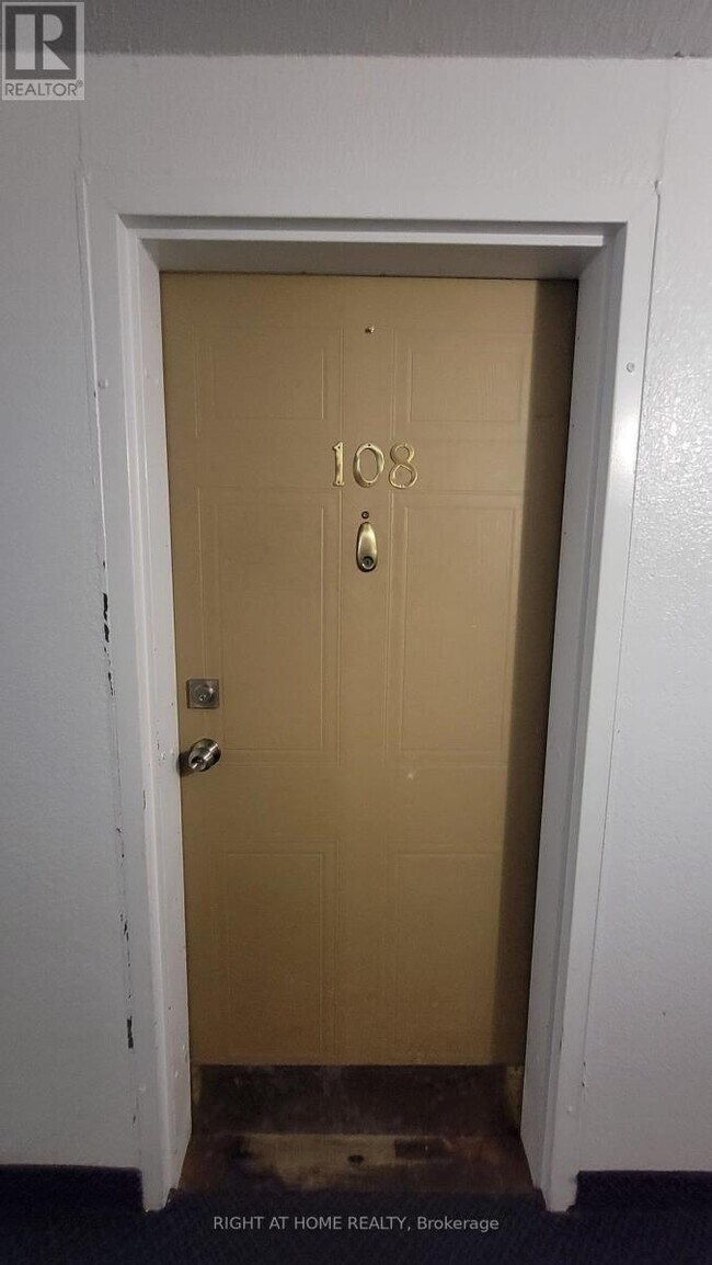 Photo - 733 Deveron Crescent Unit 108