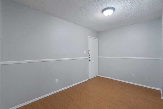 Photo - 4105 Speedway, Unit 205 Unidad 1