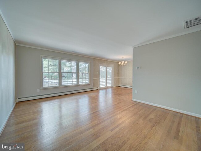 Photo - 705 Main Dr