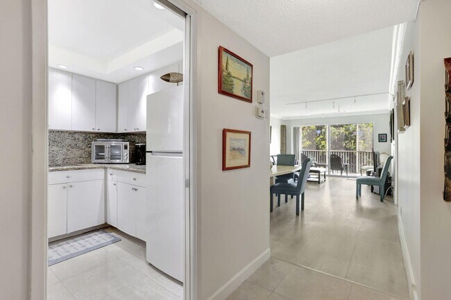 Photo - 2851 S Palm Aire Dr Unit 407