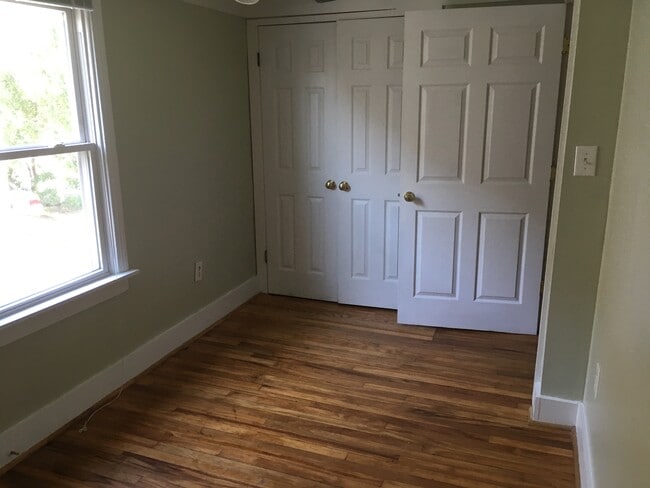 Photo - 70 New London Rd