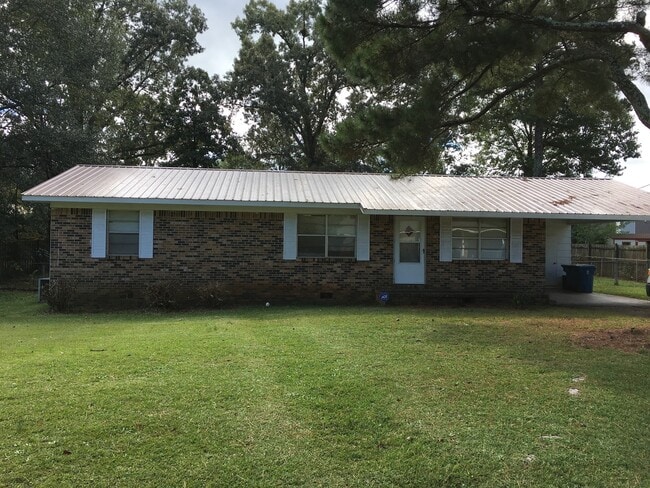 Photo - 932 Carson Ln SW House
