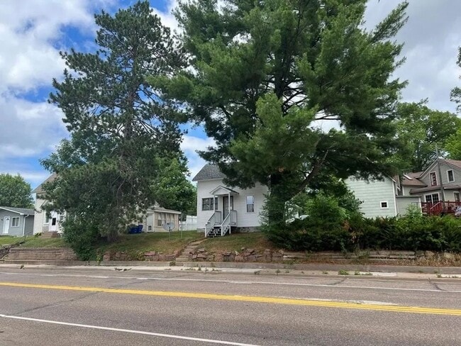 808 W Grand Ave