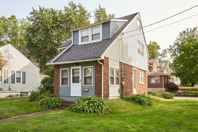 Renovated 3 bedroom 2 Bath home in Goodyea... - Renovated 3 bedroom 2 Bath home in Goodyea...