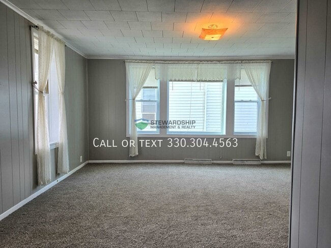 Photo - 5573 N Market St