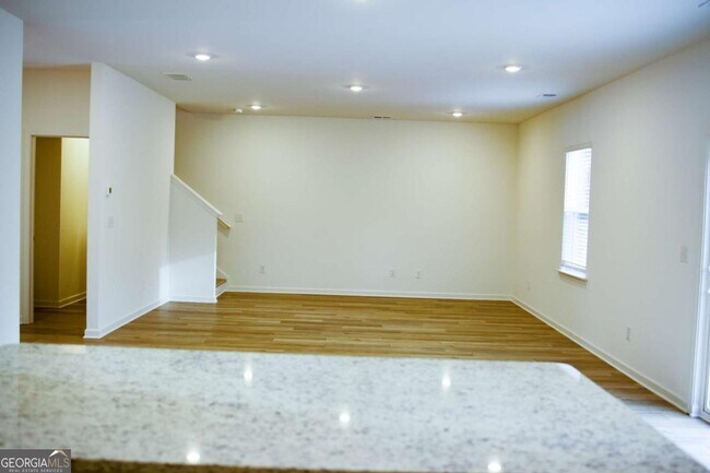 Photo - 484 Red Dragon Dr