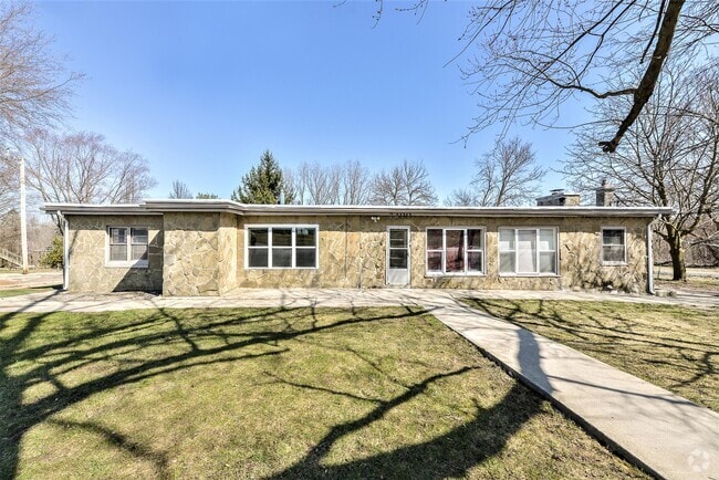 Building Photo - 7200 Whitmore Lake Rd Unit 2 Rental