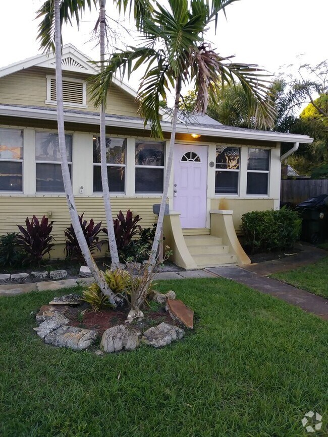 Building Photo - 213-215 Ocean Breeze Unit 213 S Ocean Breeze St Rental
