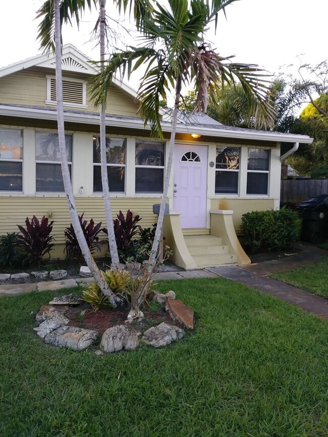 Building Photo - 213-215 Ocean Breeze Unit 213 S Ocean Breeze St Rental