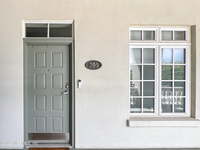 Photo - 2064 Herschel St Unit 205