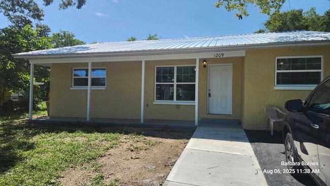 Building Photo - 3 bedroom 2 bath Rental