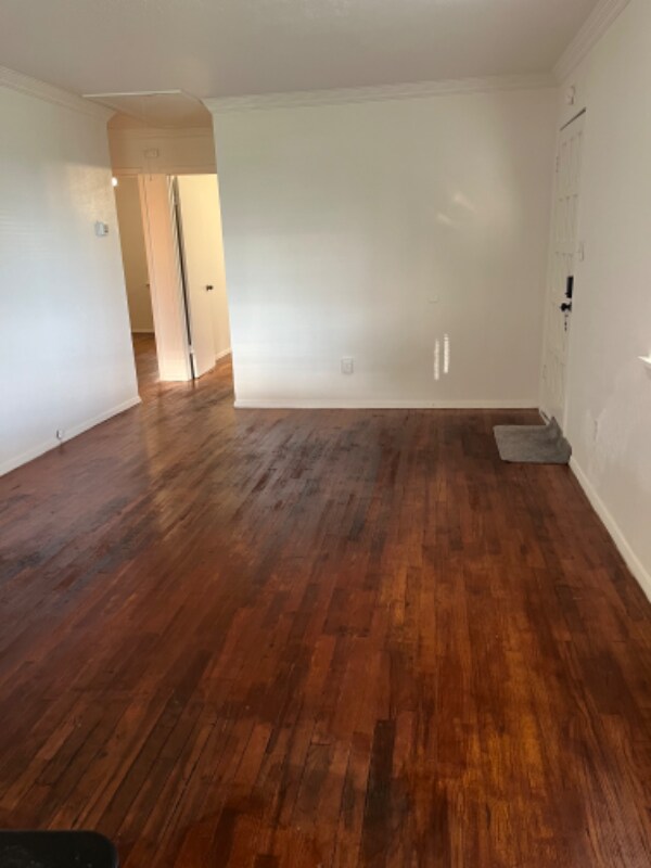 Photo - 102 E Pecan St