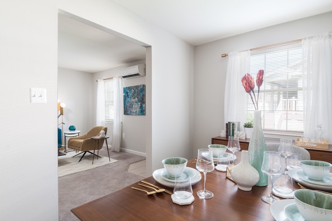 Building Photo - Metropolitan West Goshen Rental