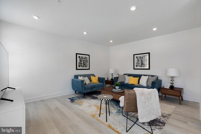 Photo - 3045-51 Richmond St Unit 501