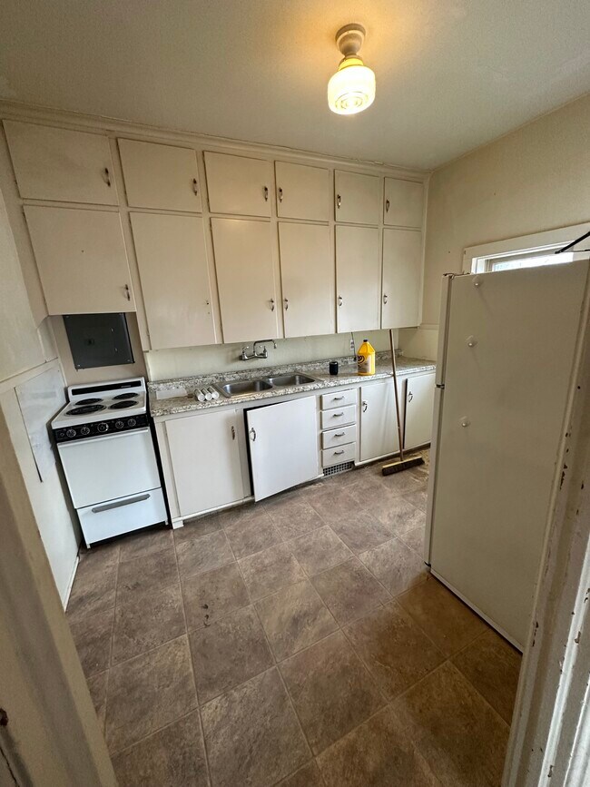 Photo - 806 S Superior St Unit 3-2023