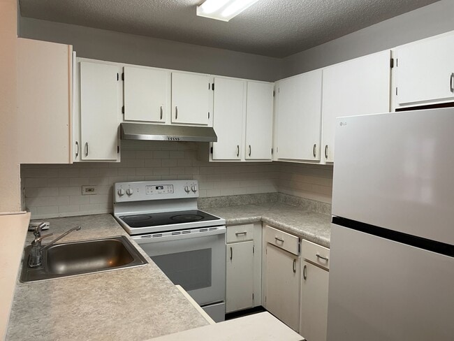 Building Photo - 2048 N Rand Rd