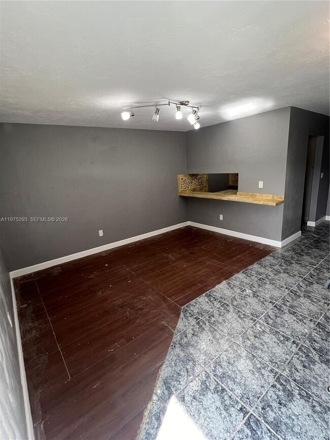 Photo - 16215 NE 18th Ct Unit 305