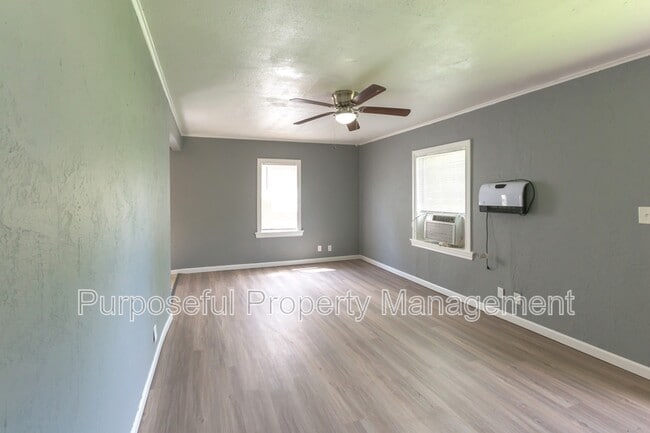 Photo - 3200 SW 20th St