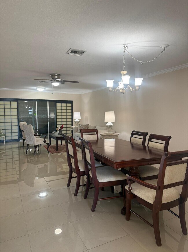Photo - 5775 Fernley Dr W