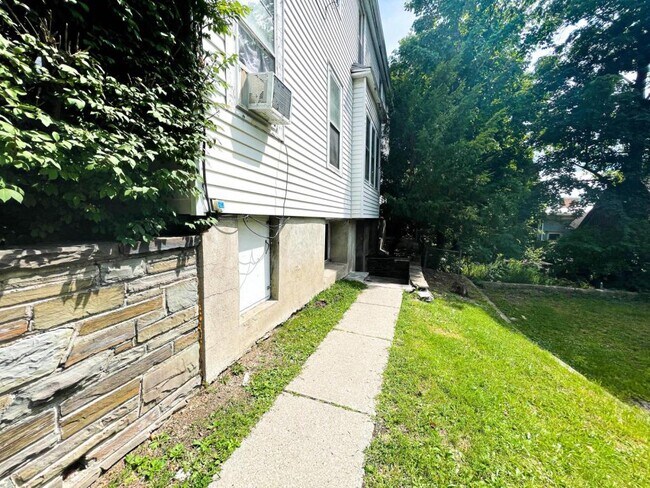 Photo - 705 E Seneca St