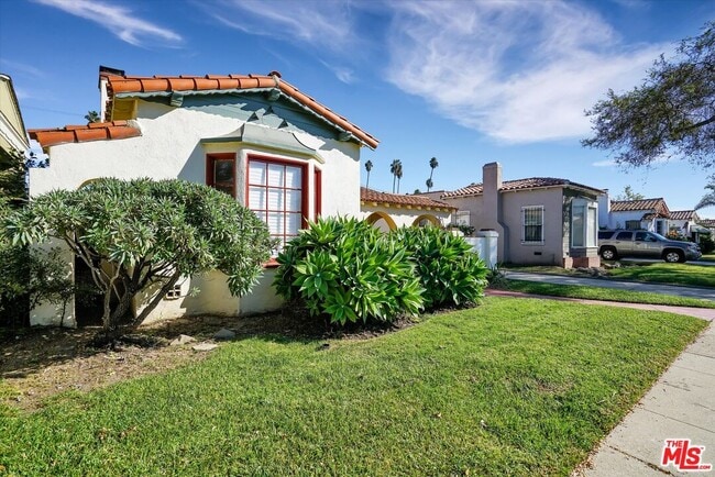 Photo - 3800 Roxton Ave