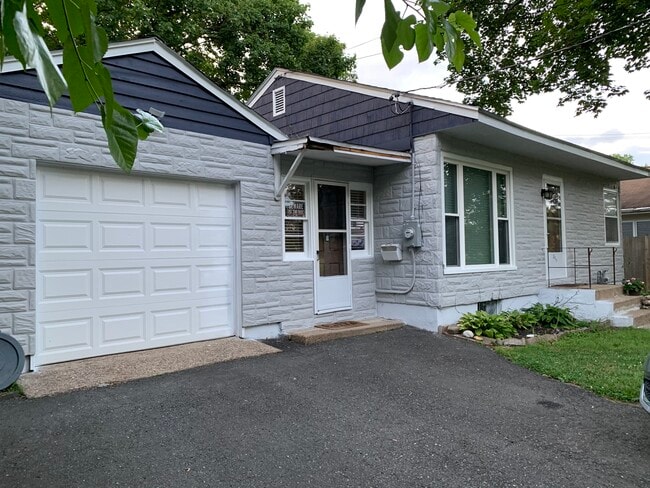 Photo - 895 Lower Ferry Rd