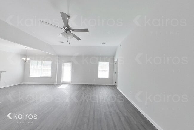 Photo - 814 Heather Dr