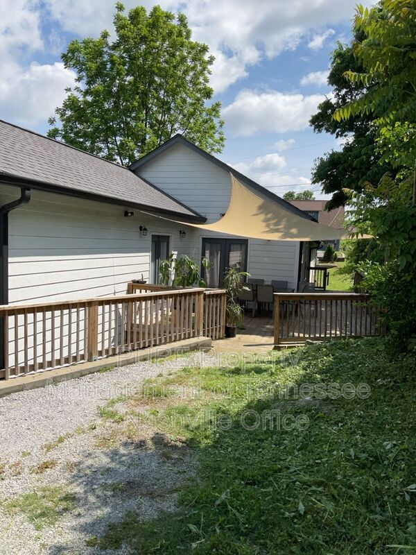 Photo - 1405 Russell Street