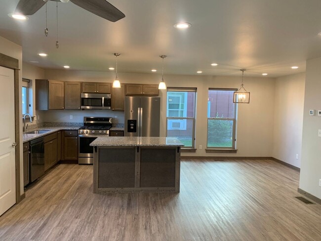 Photo - Beautiful 3 Bed, 2.5 Bath Large Townhome