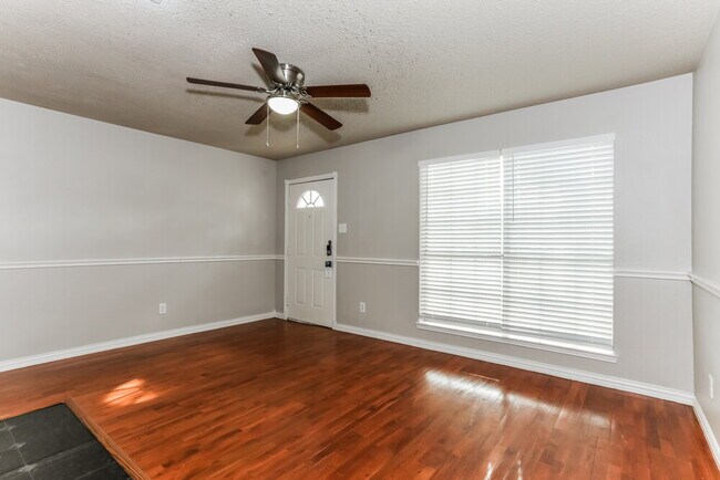 Photo - 1808 Rose Cir