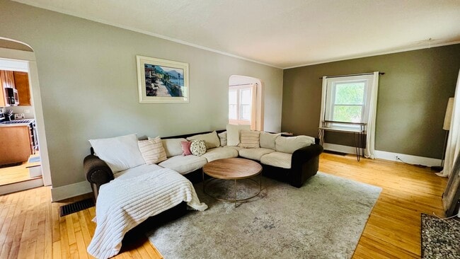 Photo - 360 Carlton Ave SE