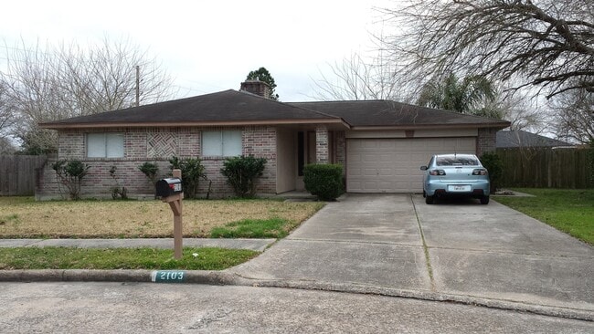 Building Photo - 2103 Musket Groves St