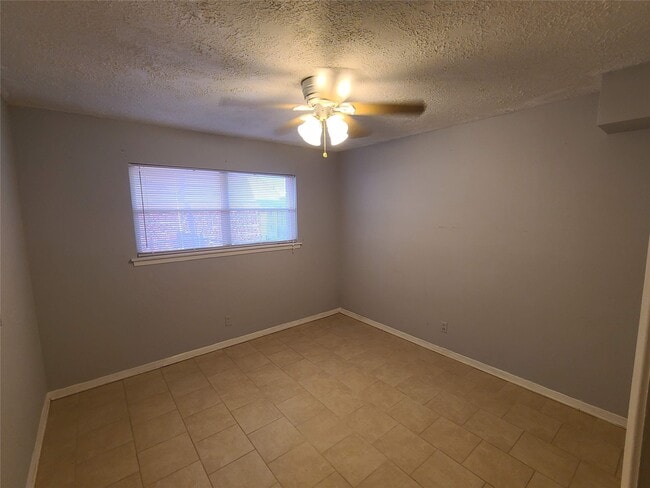 Photo - 2212 Locklaine Dr