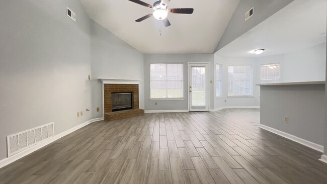 Photo - 6967 Manslick Rd