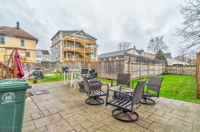 Photo - 860 Lyons Ave