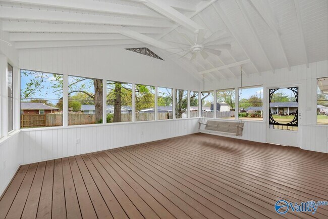 Photo - 1610 Chapman Ave NE