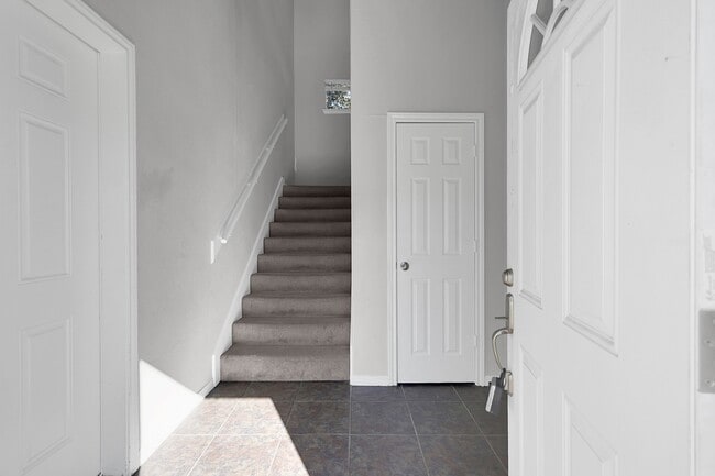 Photo - 135 Binnacle Ct Unit B