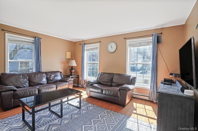 Photo - 102 Clinton St