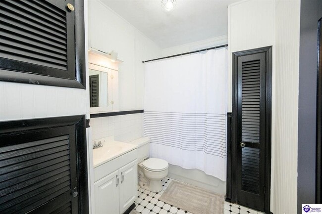 Photo - 211 E Main St Unit B