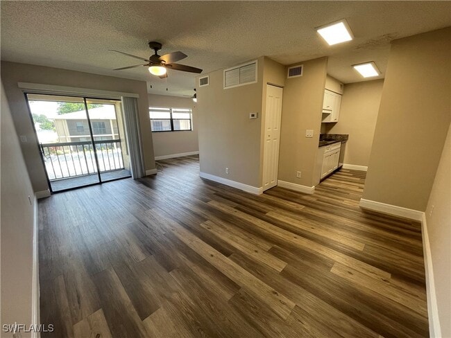 Building Photo - 5325 Summerlin Rd Unit 2513