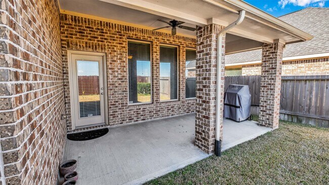 8807 Seguin Cove Ln