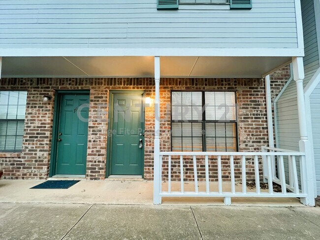 Photo - Lovely 2-Story 2/2.5 Condo in Denton For Rent!