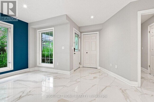 Photo - 187 Clairfields Dr E