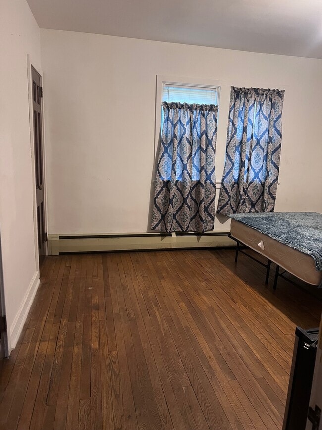 Southroom 3 - 4912 Derry St House